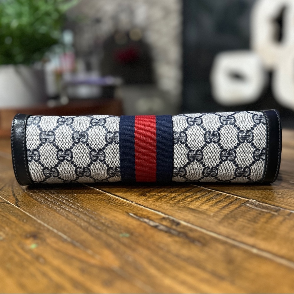 ❌ SOLD ❌
Authentic Vintage Gucci GG Supreme Sherry Line Web Stripe Clutch - Picture 6 of 10